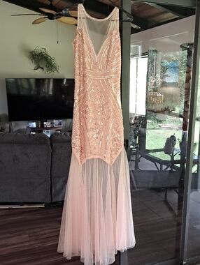 Elegant Pink Sequin Mesh Evening Dress
